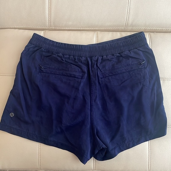 Lululemon & go keepsake short - size 8 or 10 - Picture 2 of 7
